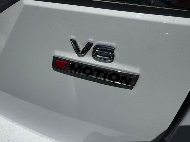 Vehicle Photograph