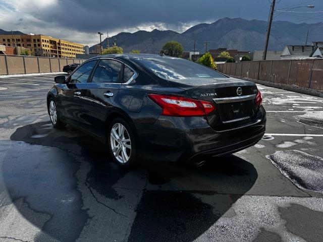 Vehicle Photograph